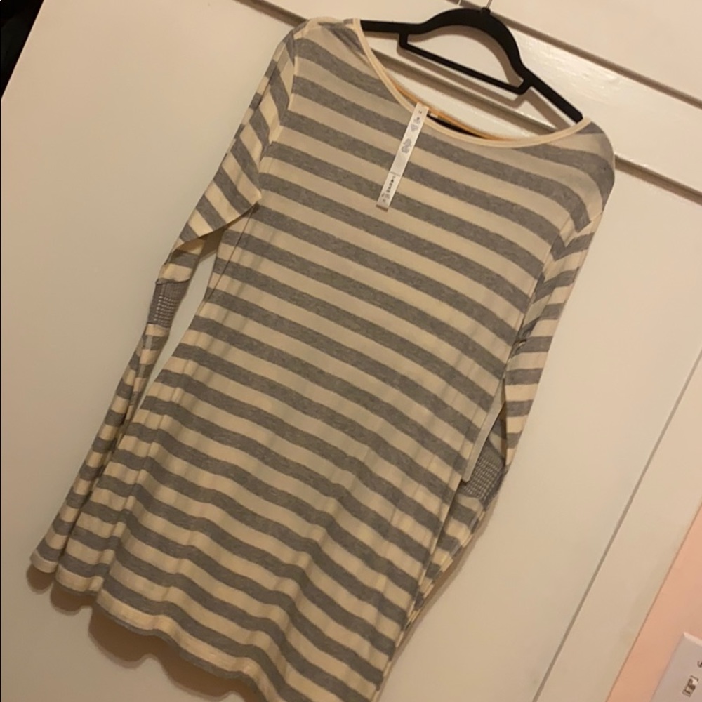 Lululemon athletica NWT Long sleeve shirt